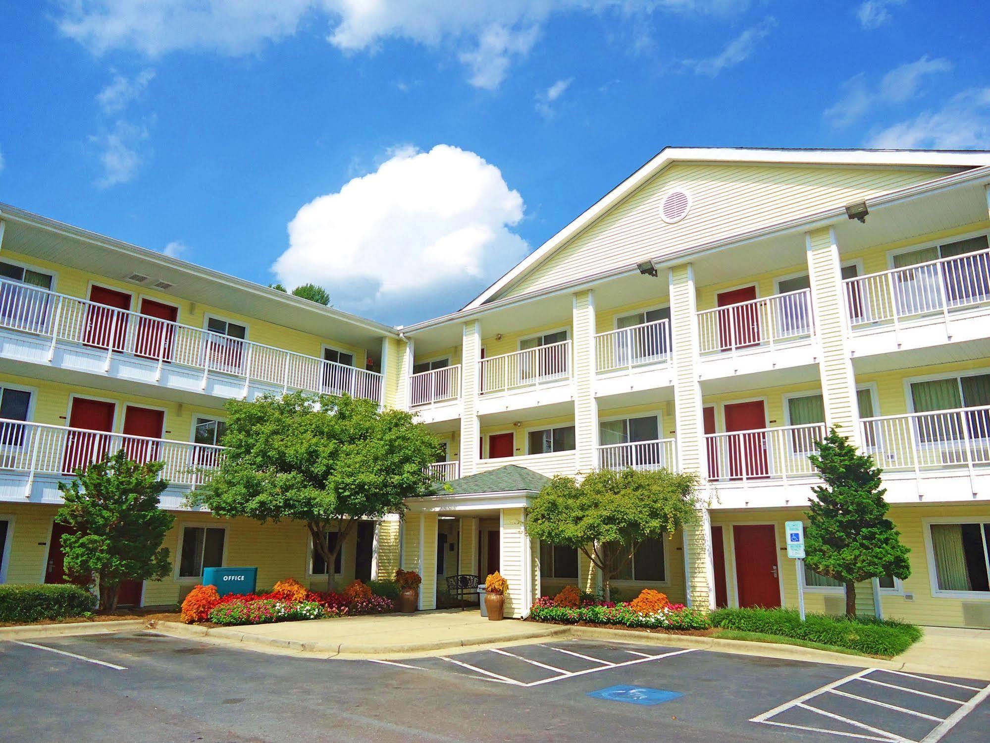 Hometowne Studios By Red Roof Winston-Salem - University Pkwy Zewnętrze zdjęcie